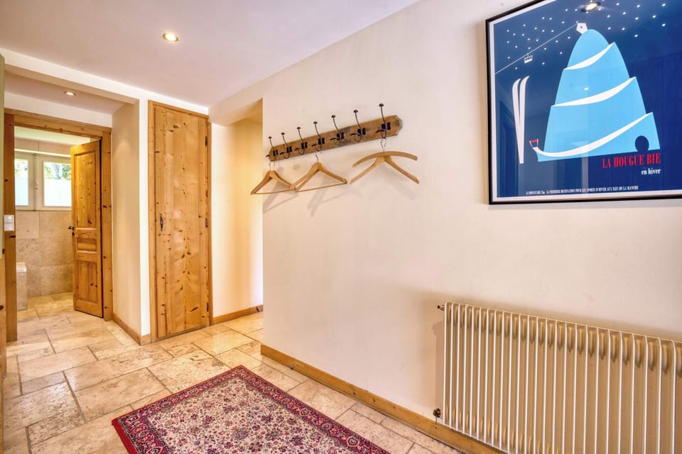 Entrance with radiator so all your belongings dry quickly.