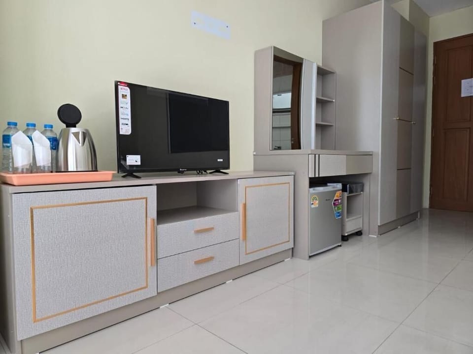 Deluxe Double Room, Balcony, City View | Interior