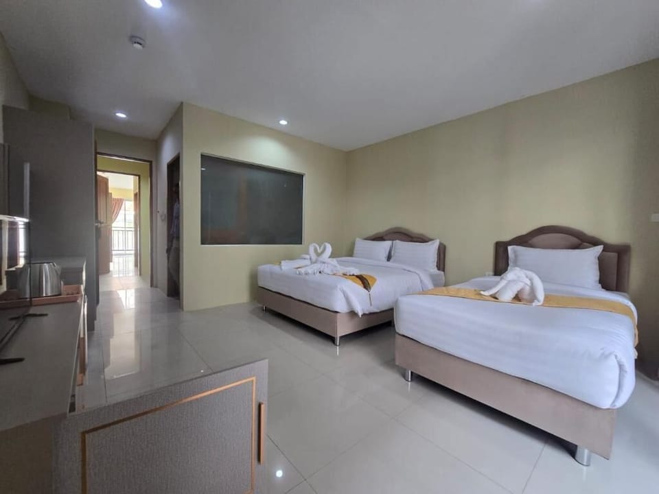 Triple Room, Balcony | In-room safe, free WiFi
