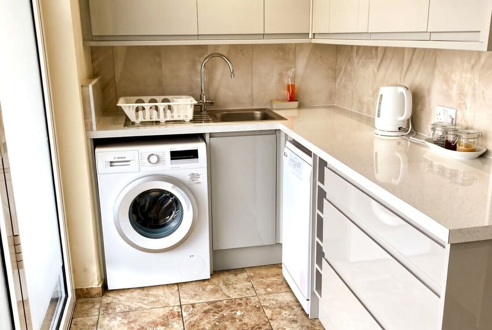Washer, dishwasher and kettle make longer stays effortless.