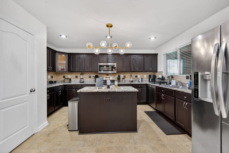 House, 5 Bedrooms | Private kitchen | Fridge, oven, coffee/tea maker, toaster