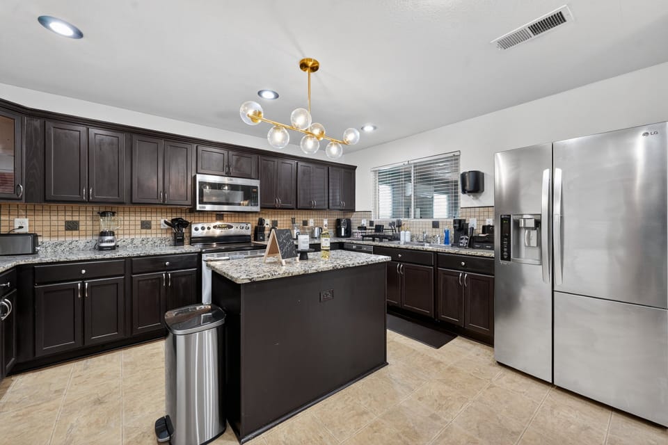 House, 5 Bedrooms | Private kitchen | Fridge, oven, coffee/tea maker, toaster