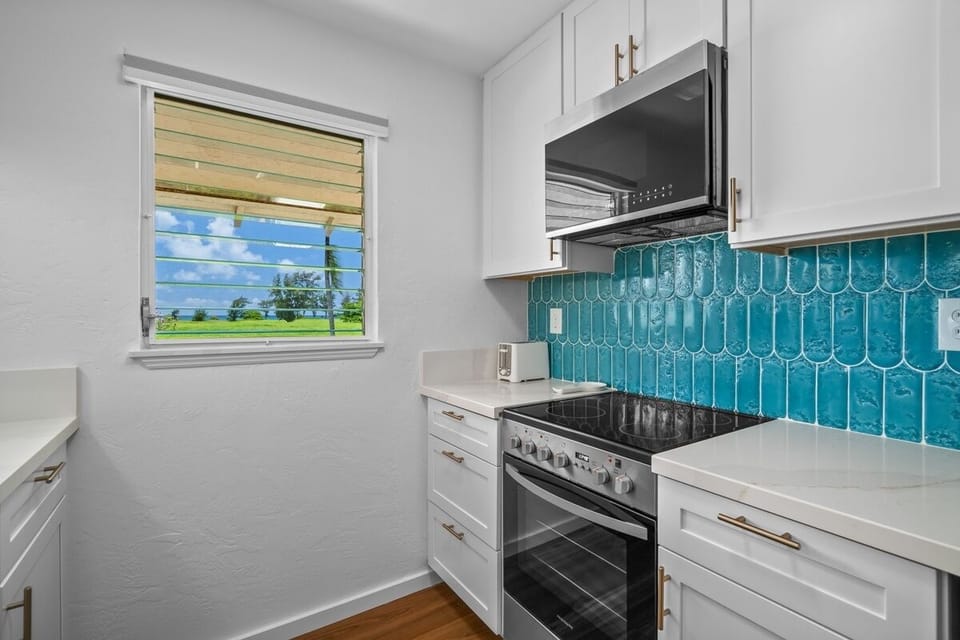 Condo, 1 Bedroom | Private kitchen | Coffee/tea maker, fridge, oven, toaster