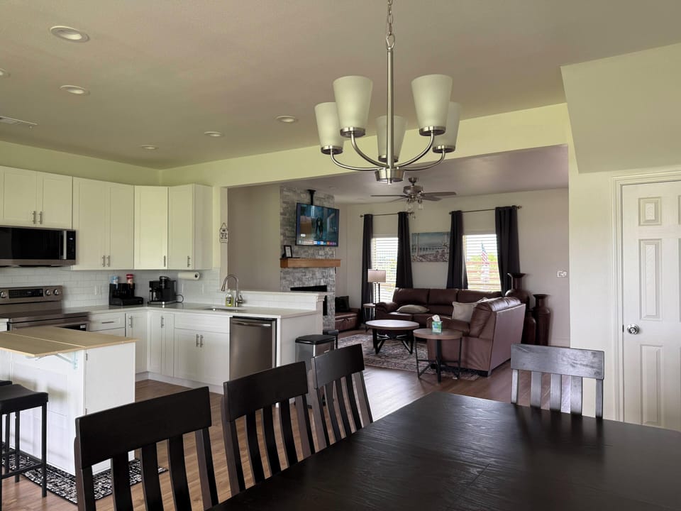 Ktchen to Living area