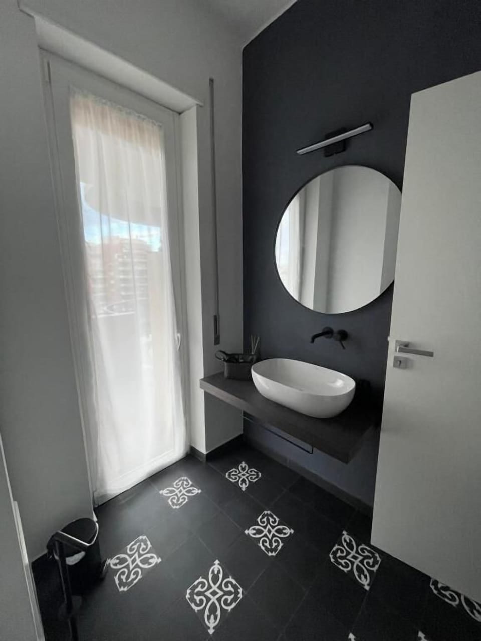 Luxury Room, City View | Bathroom | Hair dryer, bidet, towels, soap