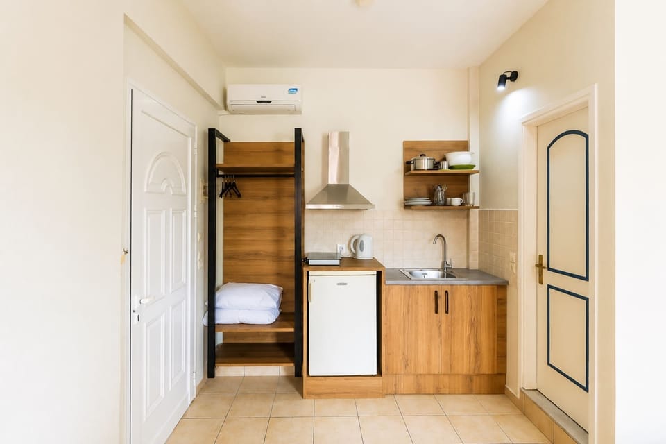 Prepare light meals and refreshments before heading out to explore nearby beaches, villages, and coastal scenery.