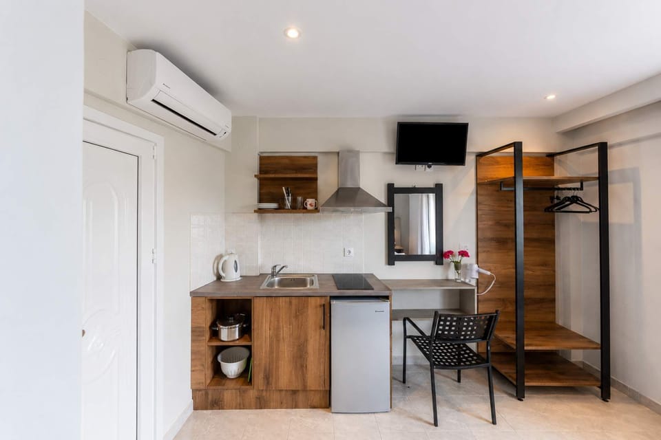 Everything is thoughtfully arranged for a comfortable stay, allowing you to prepare light meals and settle into the easy pace of island life.