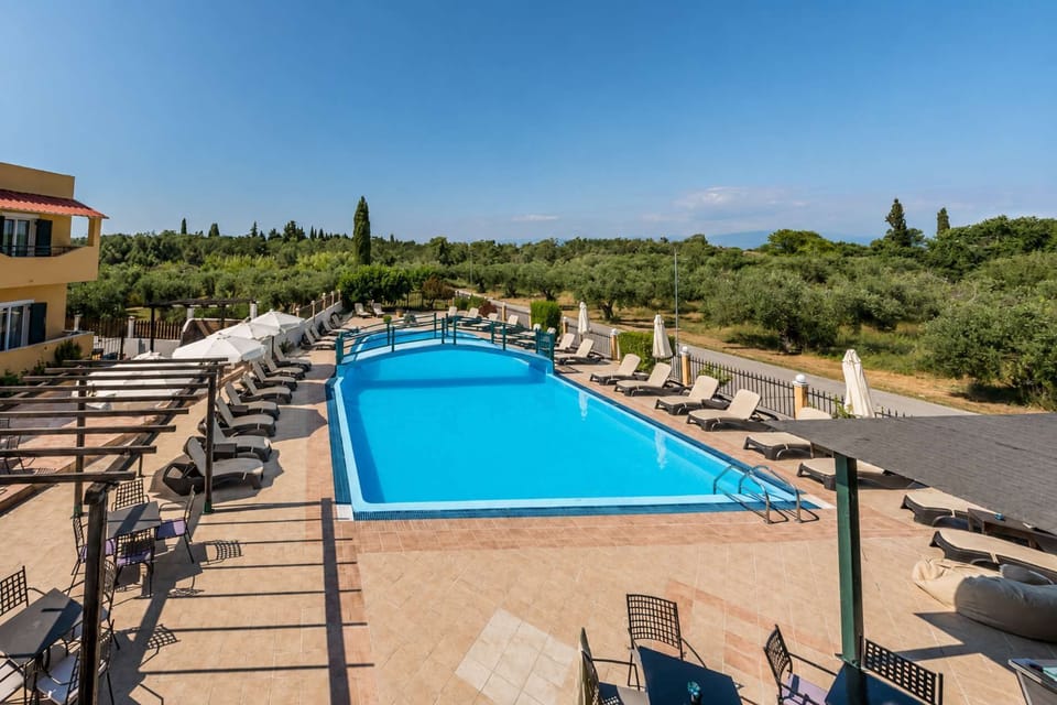 Spend sunny afternoons by the water, enjoying the open views and the relaxed atmosphere that defines the property.