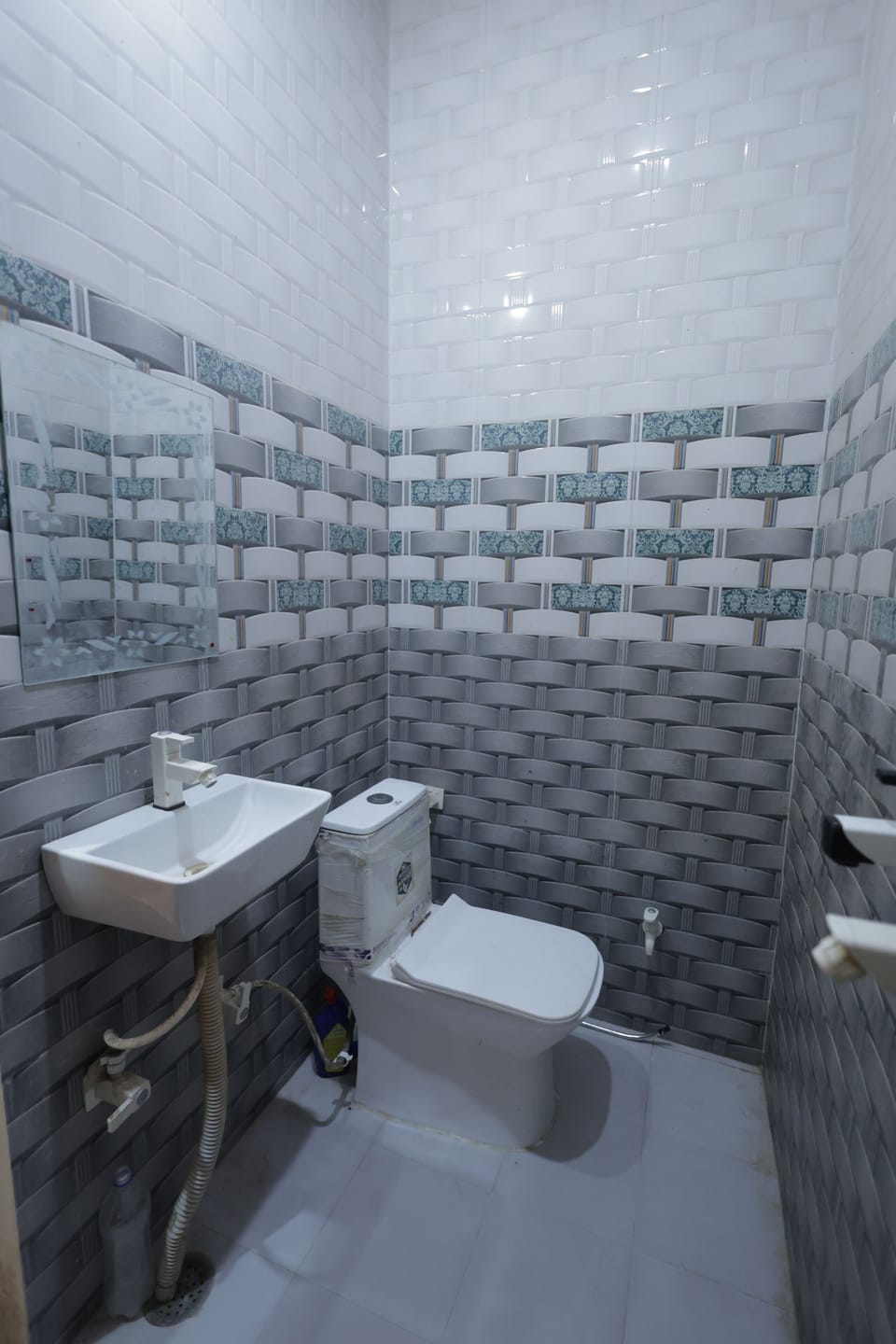 Double Room | Bathroom | Shower, towels, soap, shampoo