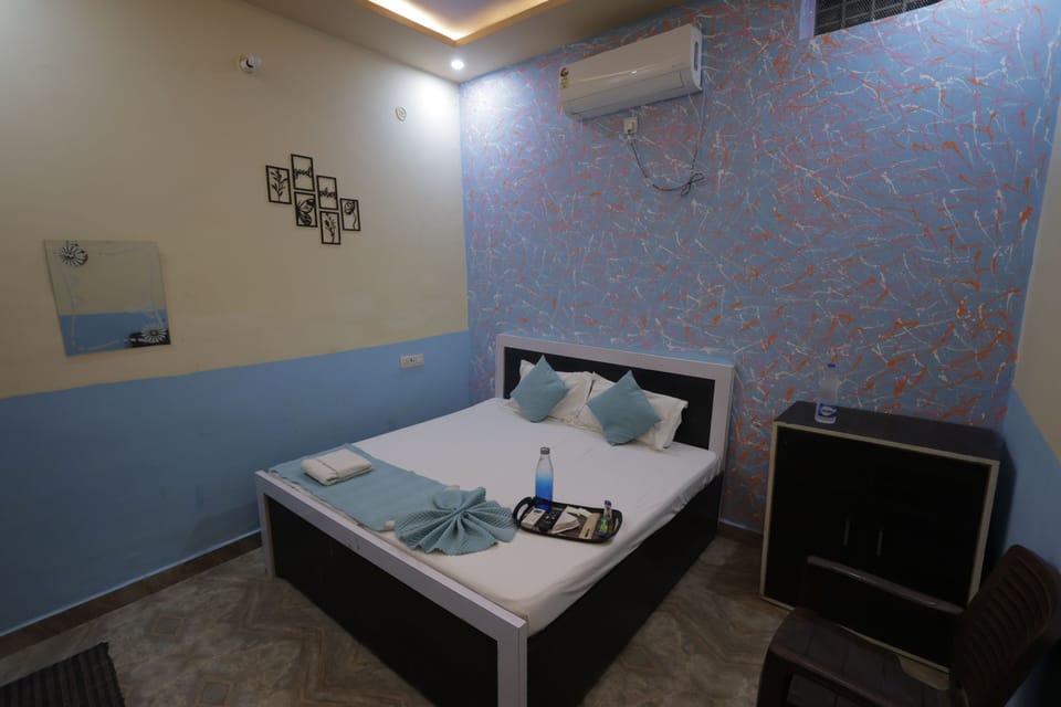 Double Room | WiFi (free), bed sheets