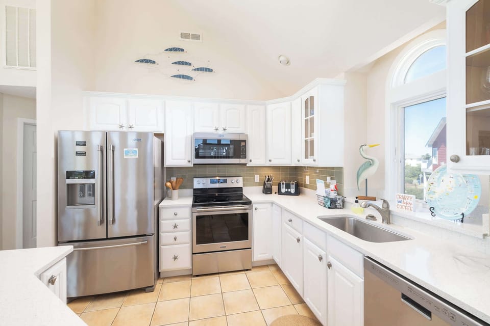 Newly Remodeled & Fully Stocked Kitchen