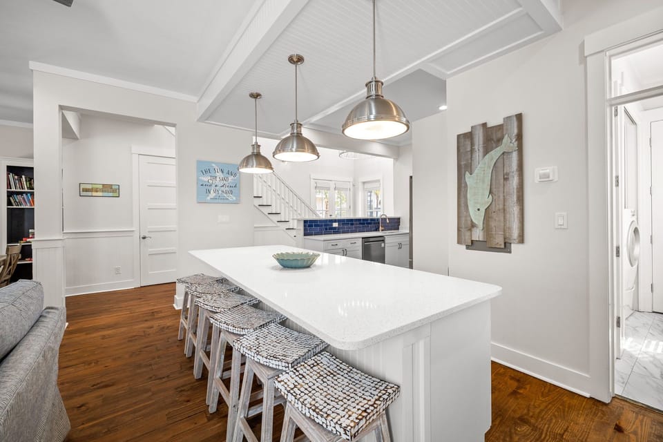 Large Breakfast Bar with Seating for 6!