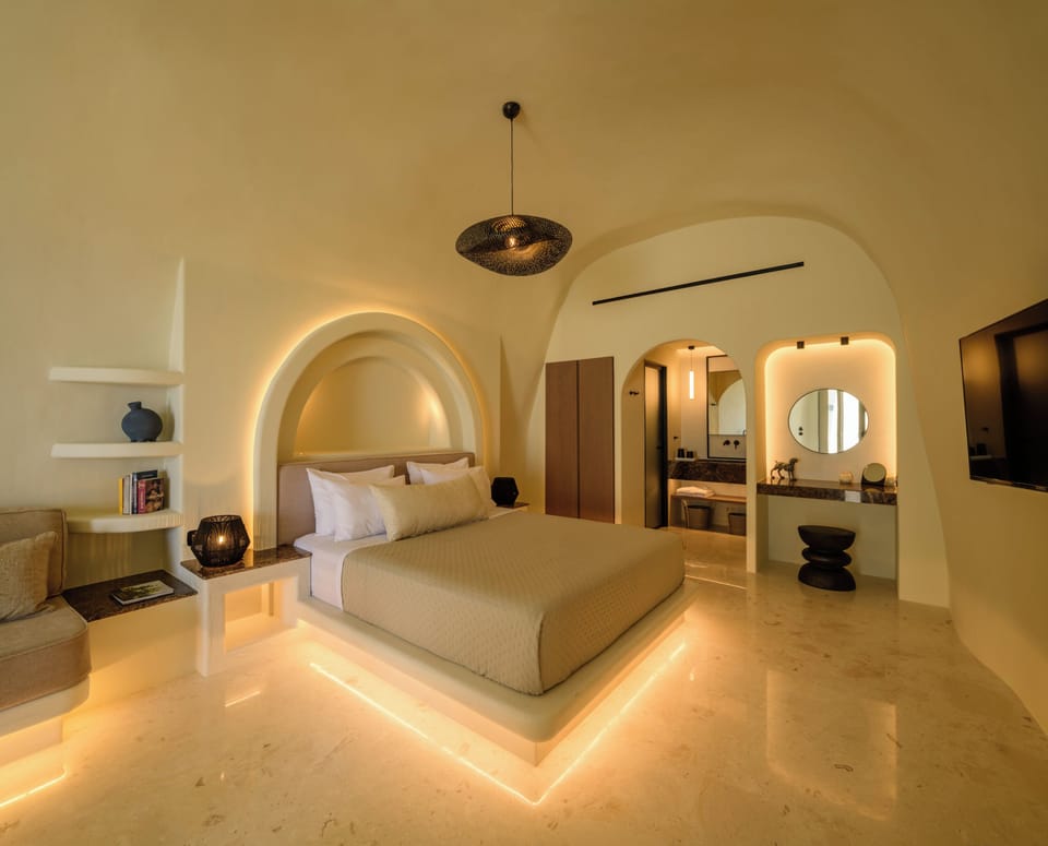 Elegant Suite with Hot Tub and Sea View | Premium bedding, memory foam beds, free minibar items, in-room safe