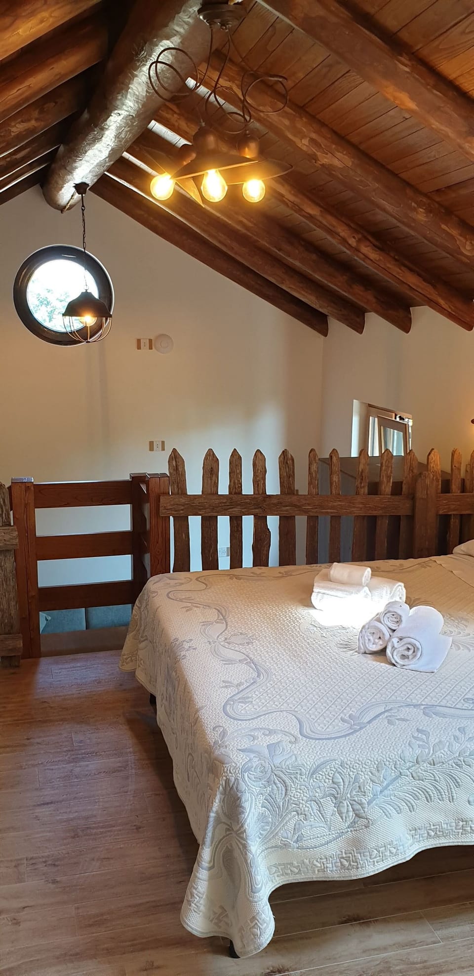 Desk, soundproofing, cribs/infant beds, free WiFi
