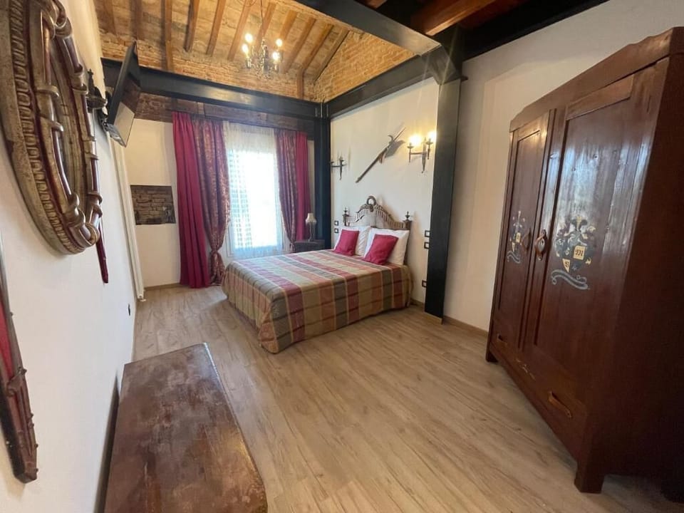 Double Room, Private Bathroom, Courtyard View | Blackout drapes, soundproofing, iron/ironing board (on request)