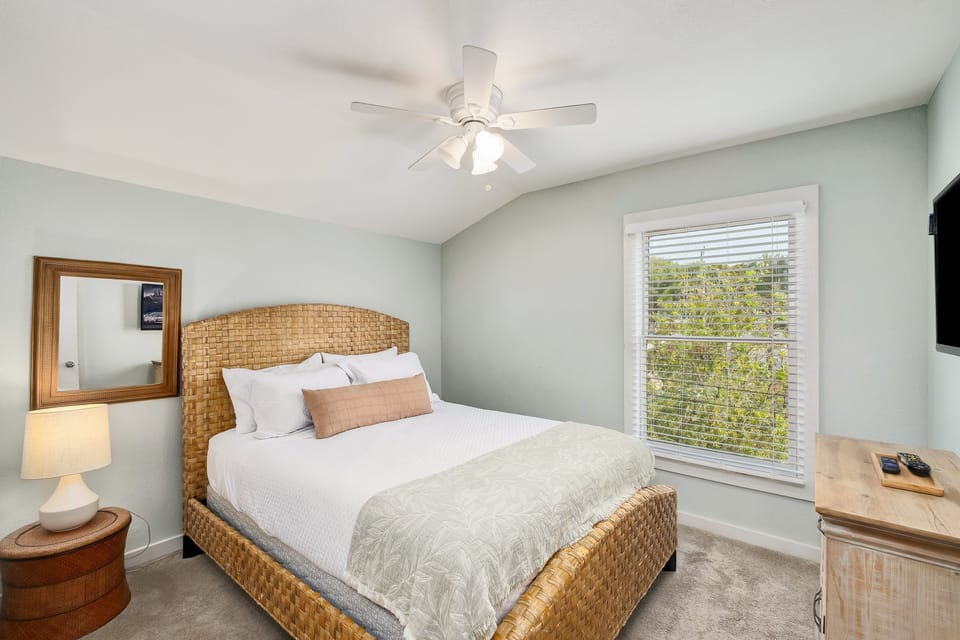 Queen bedroom