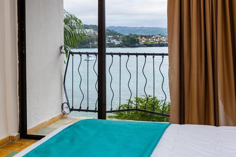 Double Room, Balcony, Sea View | Iron/ironing board (on request), WiFi (free)