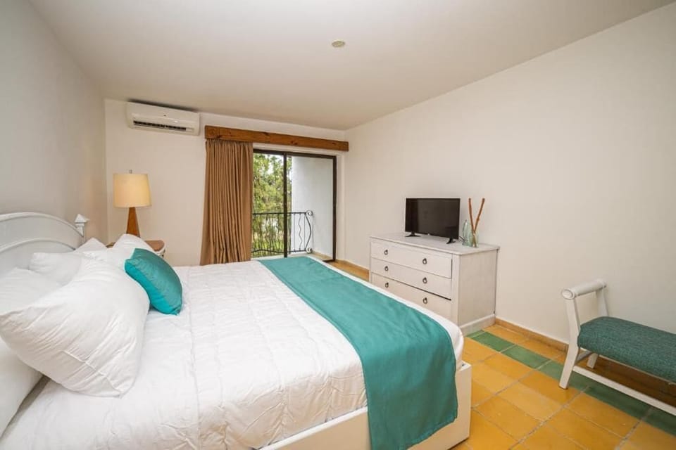 Double Room, Garden View | Iron/ironing board (on request), WiFi (free)