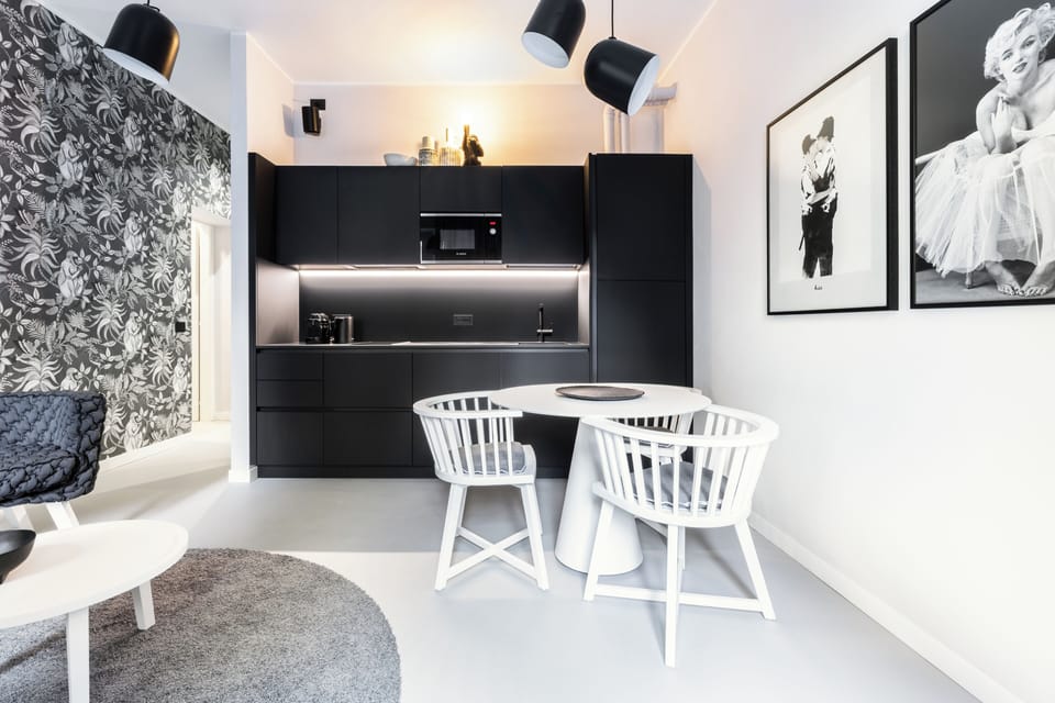 Deluxe Apartment B1 | Dining