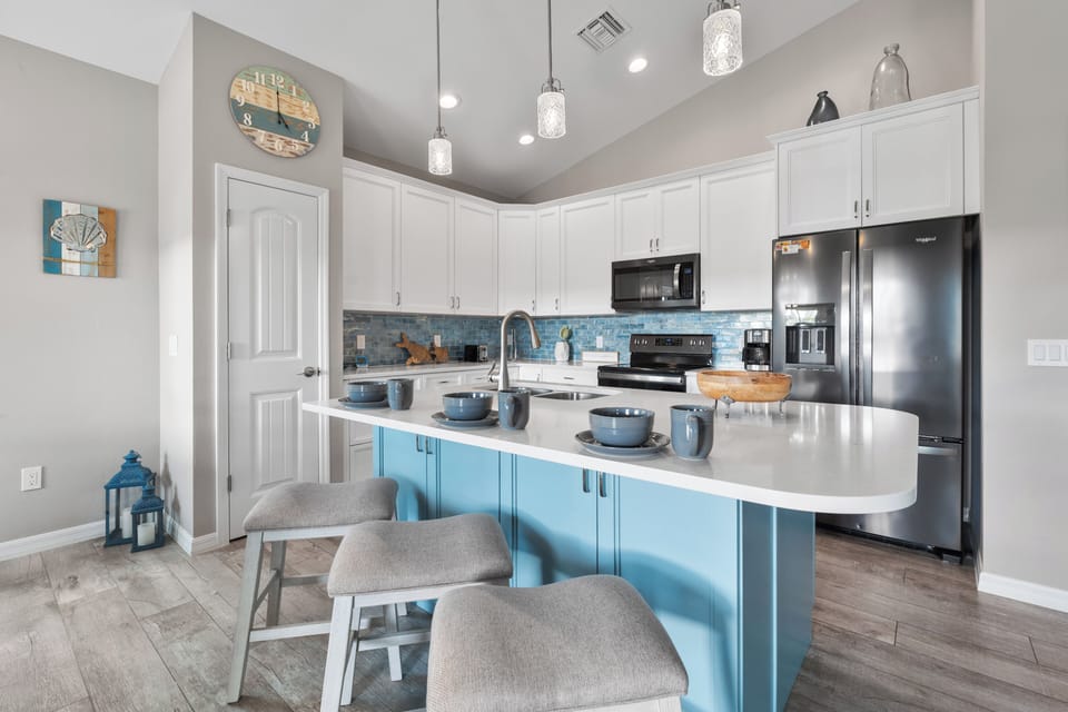 Fully equipped kitchen for easy vacation meals.