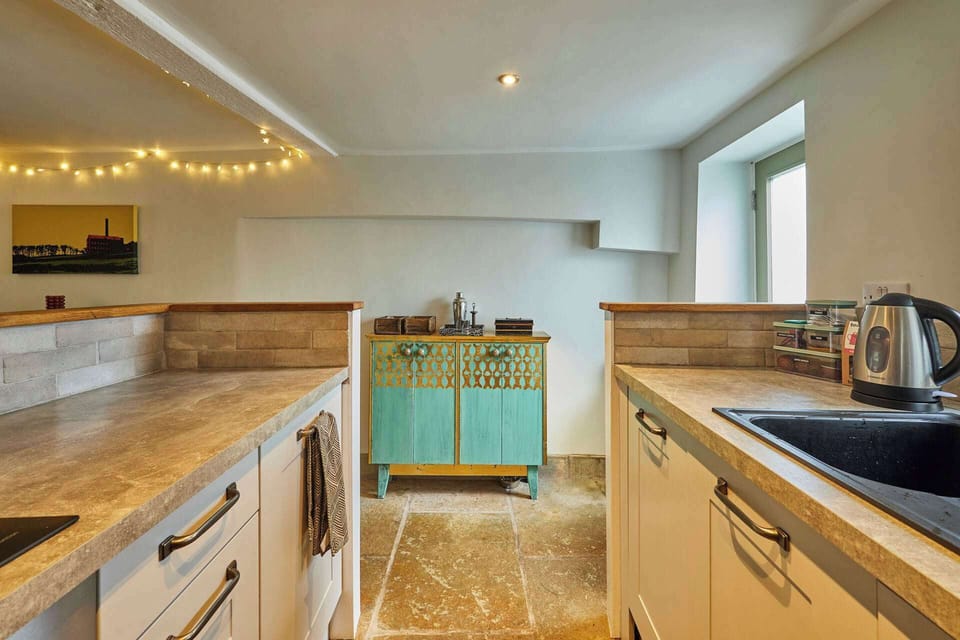 Lower Cross Lee Cottage, Todmorden - Host & Stay
