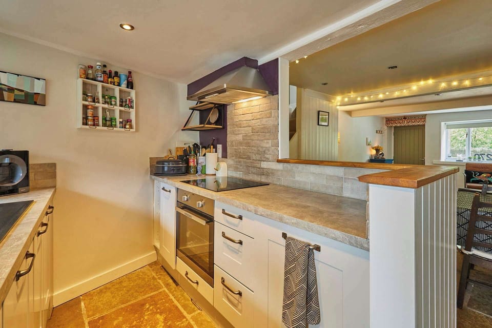 Lower Cross Lee Cottage, Todmorden - Host & Stay