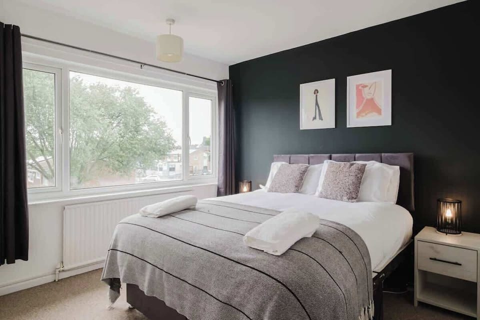 Unwind in the comfortable king-size bed or two single beds, complete with soft bedding and a cosy bedside lamp for a peaceful night’s sleep.