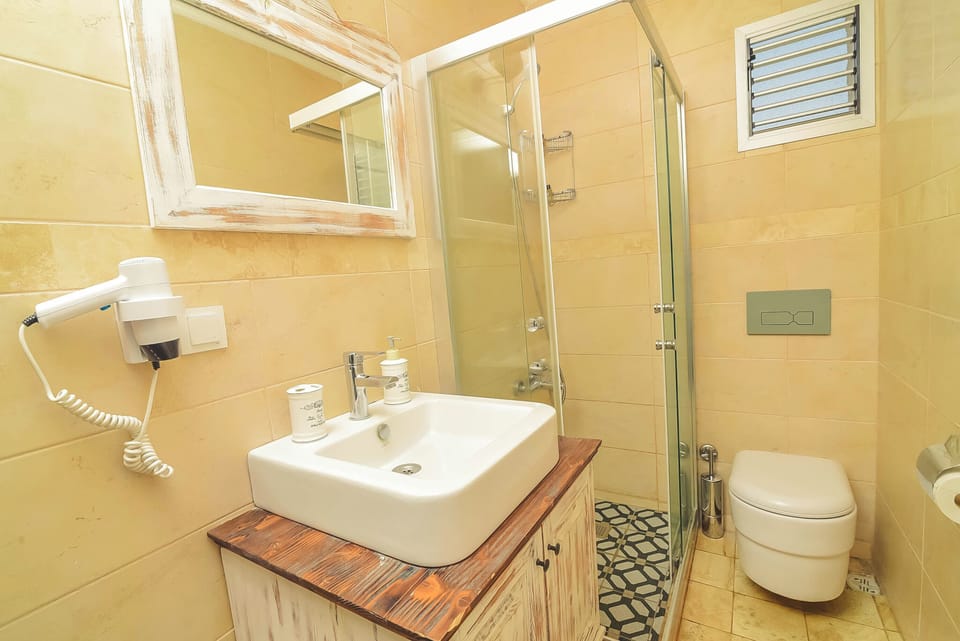 Comfort Triple Room, Pool View | Bathroom | Shower, free toiletries, hair dryer, slippers