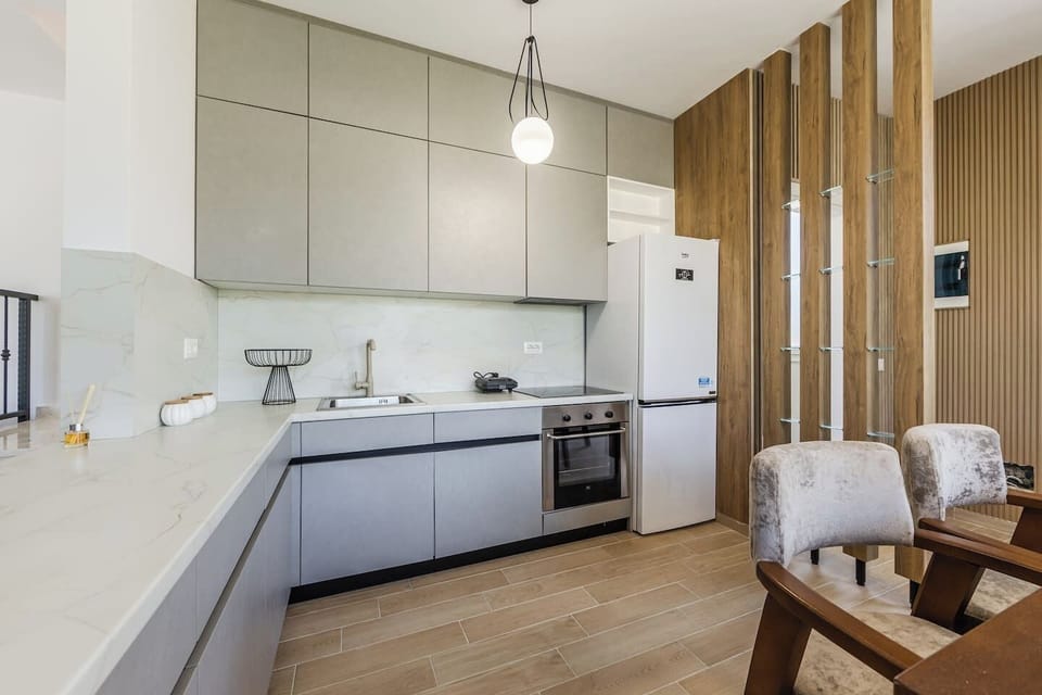 Fully-equipped kitchen