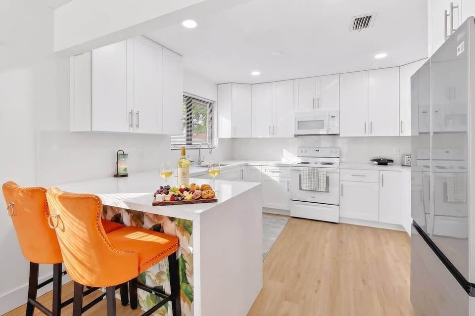 Fully equipped kitchen with brand-new appliances