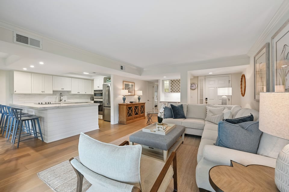 Open Floor Plan at 1760 Bluff Villa