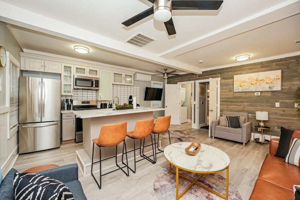 KITCHEN/DINING/LIVING