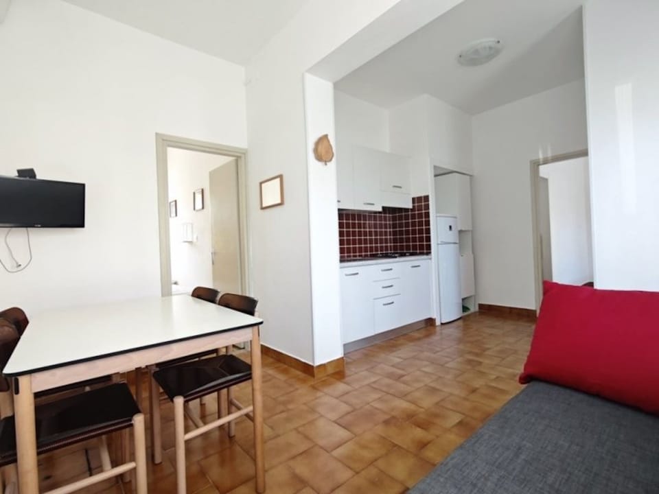 Apartment, 2 Bedrooms | Room amenity