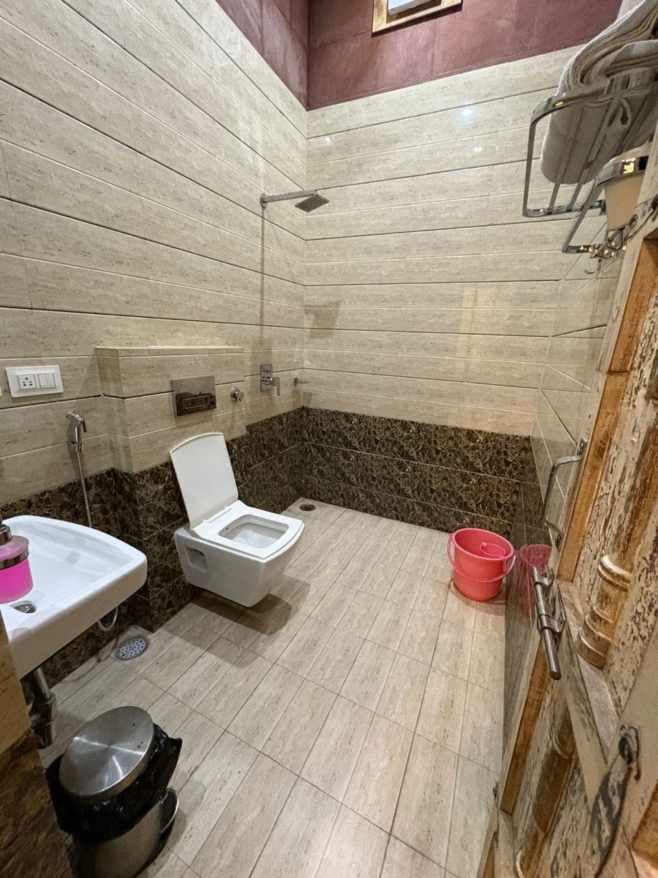 Double Room, 1 King Bed | Bathroom | Shower, rainfall showerhead, hair dryer (on request), slippers