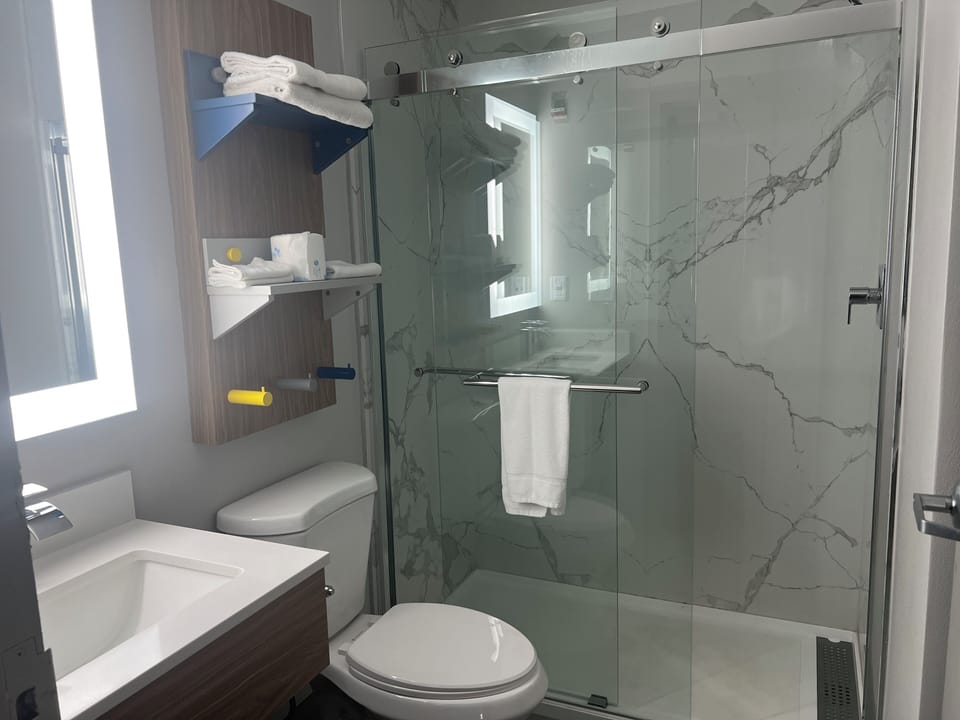 Basic Double Room | Bathroom | Combined shower/tub, free toiletries, towels, soap