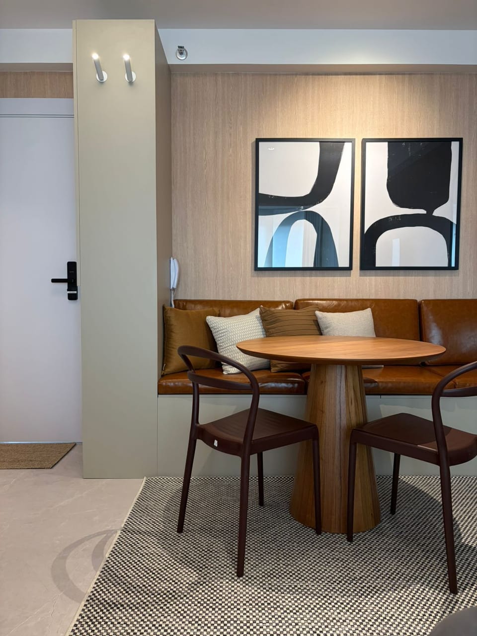 Deluxe Studio, 1 Queen Bed, Pool View | Interior