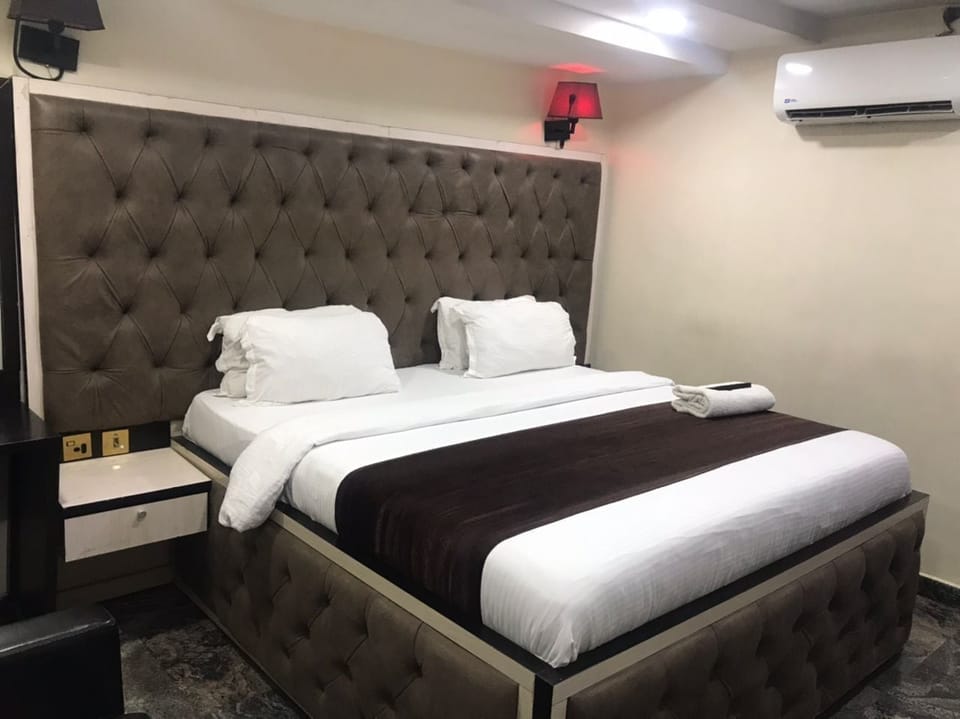 Single Room, City View | Desk, laptop workspace, free WiFi