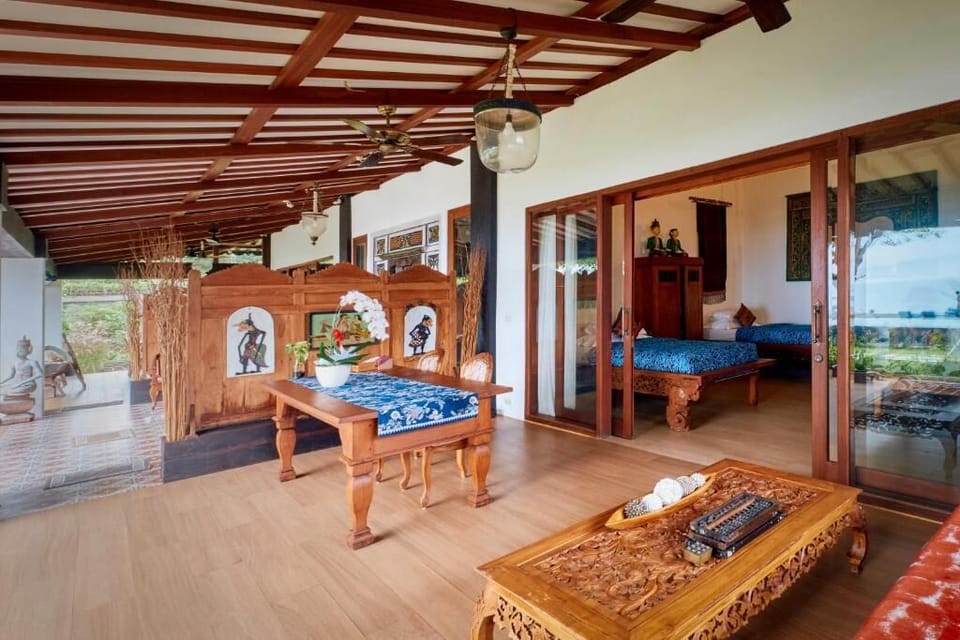 Deluxe Double or Twin Room, Balcony, Beach View | Interior
