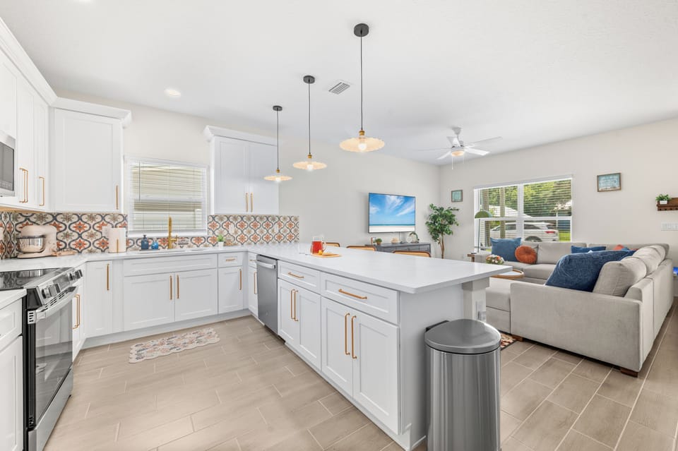  Fully equipped kitchen with everything you need to cook or bake