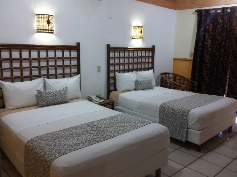 Double Room, 2 Double Beds, Non Smoking, Air conditioning | Laptop workspace, WiFi (free)