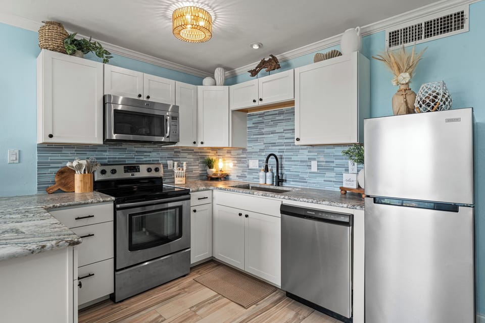 Spacious & fully stocked Kitchen