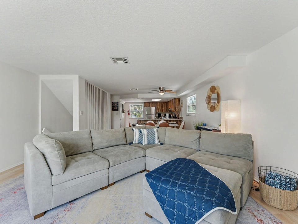 House, Multiple Beds (Beach Blast Retreat) | Living area