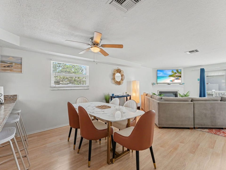 House, Multiple Beds (Beach Blast Retreat) | Dining