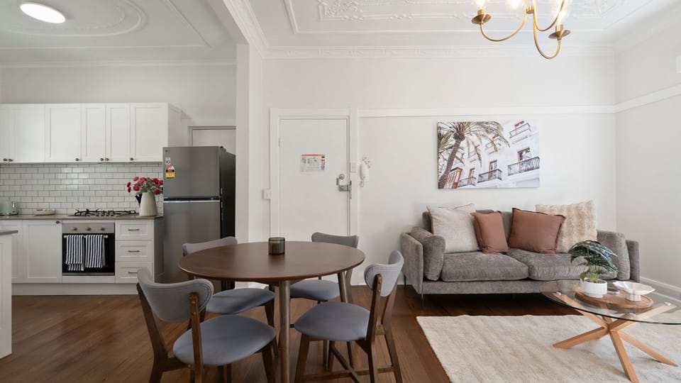 Neutral tones and natural light. Living for this aesthetic. 