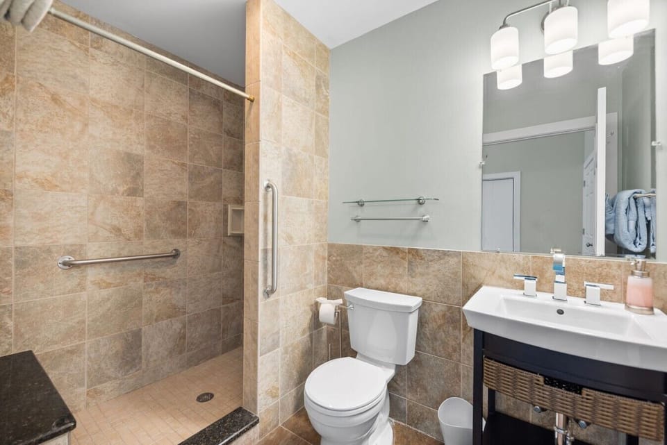 Main Floor En Suite Bath 1