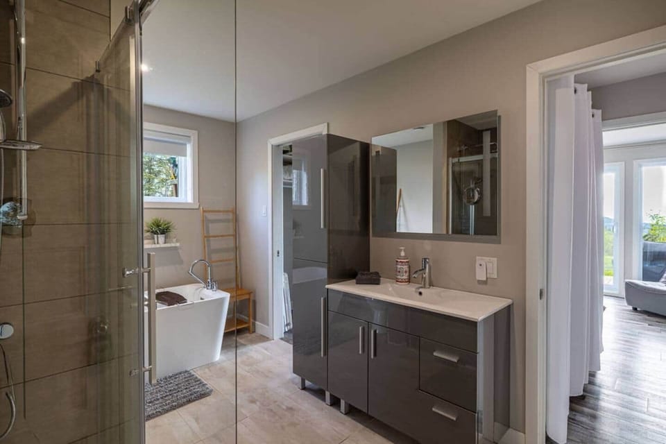Bathroom 2, with bathtub and shower