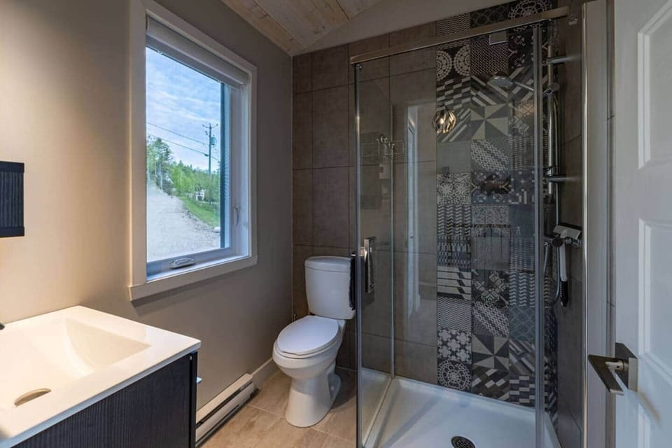 Bathroom 1 with shower