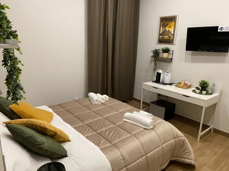 Double Room, Balcony, City View | In-room safe, blackout drapes, soundproofing, free WiFi