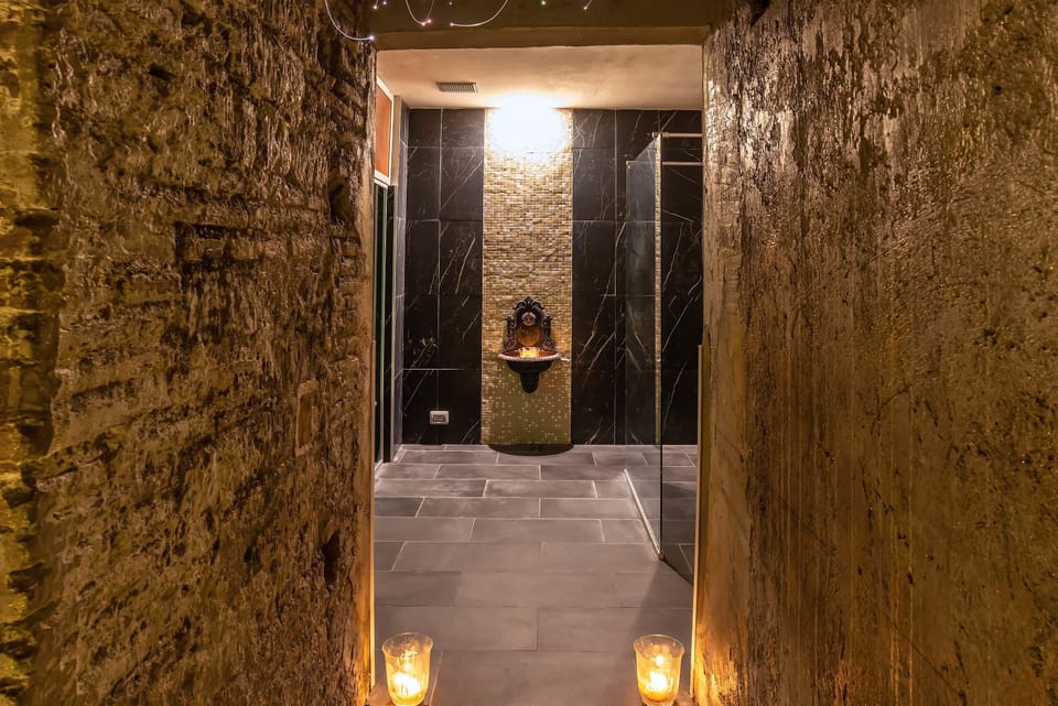 Hot tub, steam room, Turkish bath, body treatments, hydrotherapy