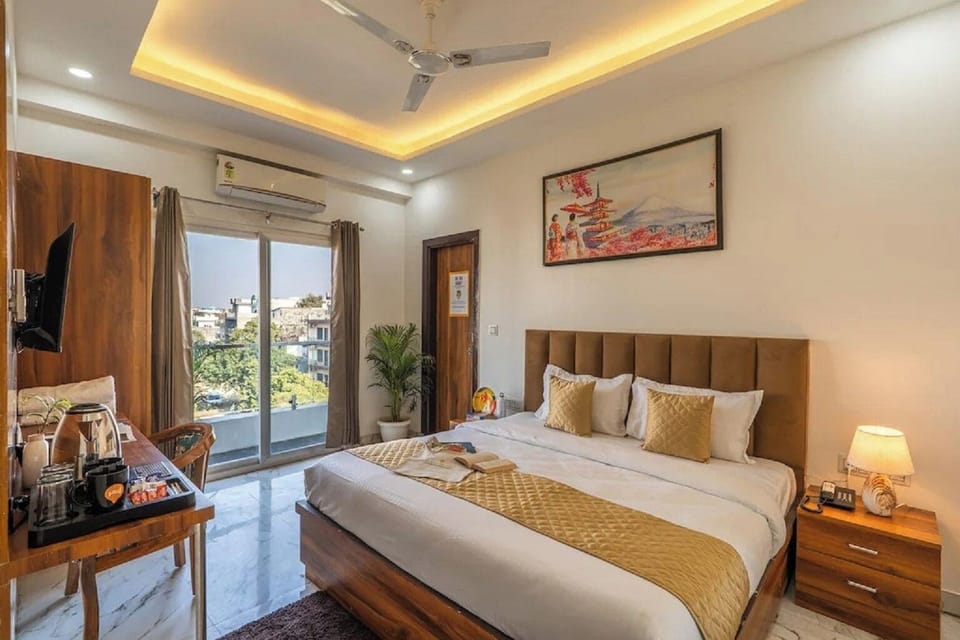 Luxury Room | Desk, laptop workspace, WiFi (free)